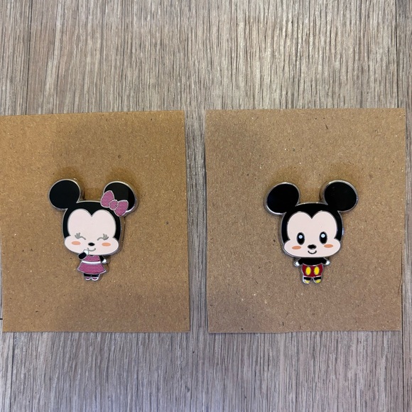 Mickey & Minnie Official Disney Pins - Picture 3 of 4